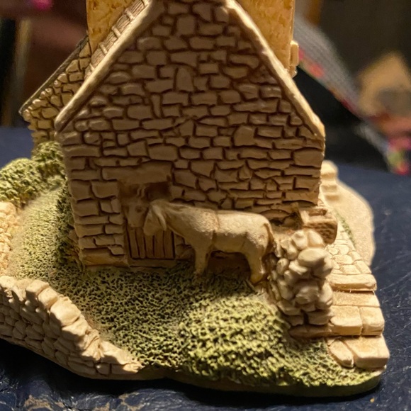 Lilliput Lane Cottage “O’Laceys Store” - Picture 4 of 7